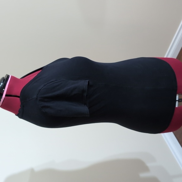 💵2/$10Bundle and Save💵 Calvin Klein| Black V-Neck Short Sleeved T-shirt - Picture 2 of 10